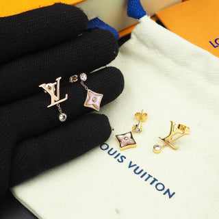 Louis Vuitton Petite Blossom Pearl Stud Earrings