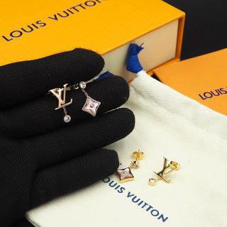 Louis Vuitton Petite Blossom Pearl Stud Earrings