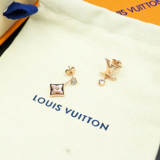 Louis Vuitton Petite Blossom Pearl Stud Earrings