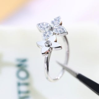 Louis Vuitton Blossom Duo Flower Open Ring