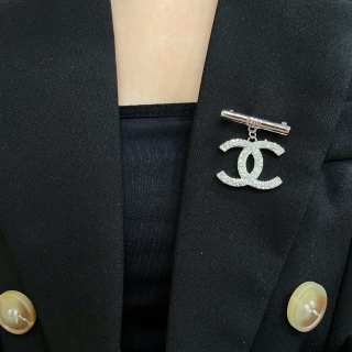 Chanel Classic Signature CC Lapel Brooch