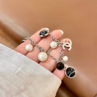 CHANEL Isadora Pearl Charm Bracelet