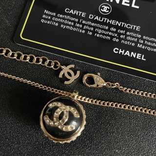 CHANEL Heritage CC Medallion Pendant Necklace