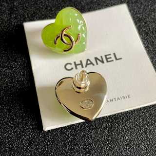 CHANEL Color Heart CC Enamel Stud Earrings