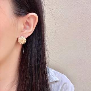 CHANEL Pearl Crest CC Round Stud Earrings