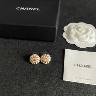 CHANEL Pearl Crest CC Round Stud Earrings