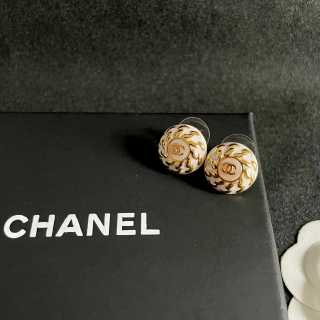 CHANEL Pearl Crest CC Round Stud Earrings