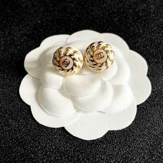 CHANEL Pearl Crest CC Round Stud Earrings