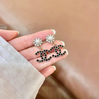 CHANEL Pearl Petal Noir Earrings