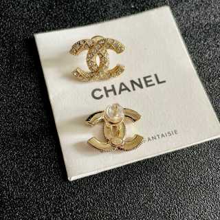 CHANEL Radiant Crest CC Stud Earrings