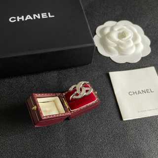 CHANEL Sculpted Ribbon CC Ring