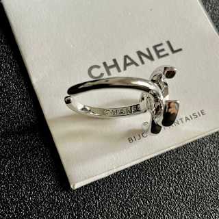 CHANEL Sculpted Ribbon CC Ring