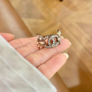 CHANEL Laurel Glow CC Ring