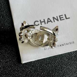 CHANEL Laurel Glow CC Ring