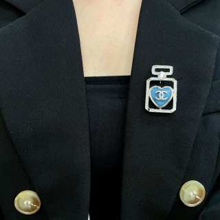 CHANEL Geometric CC Heart Accent Brooch