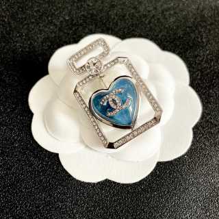 CHANEL Geometric CC Heart Accent Brooch