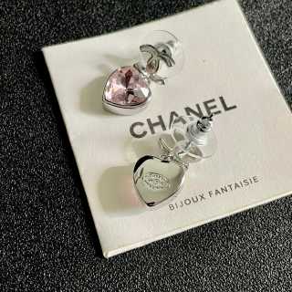 CHANEL Heart Glow Signature Stud Earrings