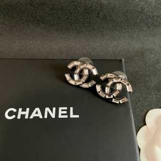 Chanel Silver Double CC Stud Earrings – Elegant Luxury Fashion Jewelry