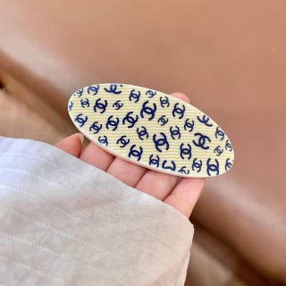 CHANEL Ivory Oval Hair Clip
