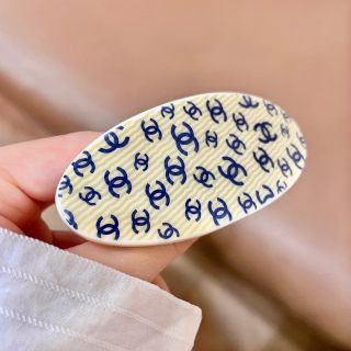 CHANEL Ivory Oval Hair Clip