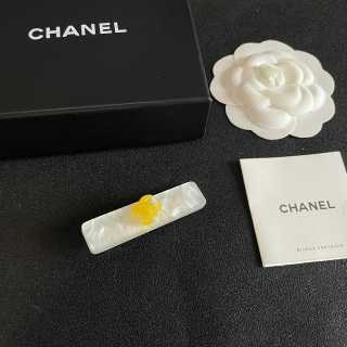 CHANEL Floral Resin Hair Barrettes