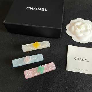 CHANEL Floral Resin Hair Barrettes
