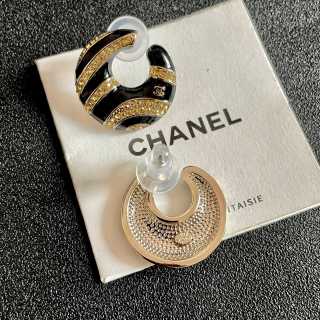 Chanel Modern Sculptural Curve Stud Earrings