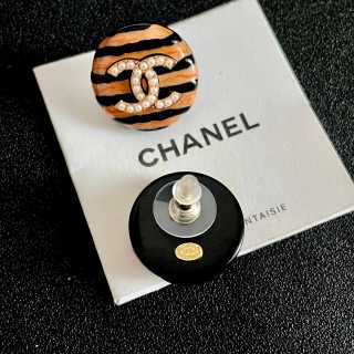 Chanel Artistic Round Stud Earrings