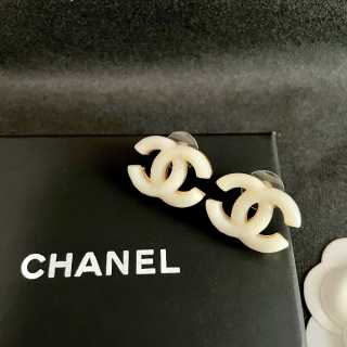 Chanel Elegant Signature CC Stud Earrings