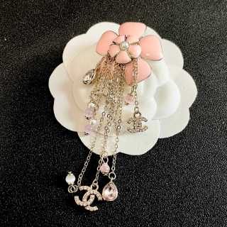 Chanel Elegant Floral Pearl Tassel Brooch