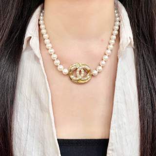 Chanel Elegant Pearl Pendant Necklace