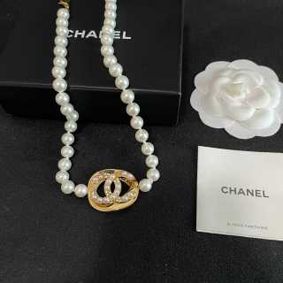 Chanel Elegant Pearl Pendant Necklace