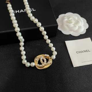 Chanel Elegant Pearl Pendant Necklace
