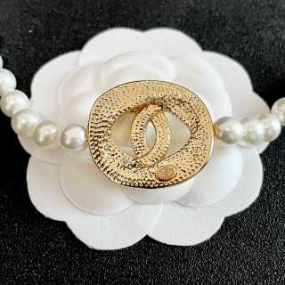 Chanel Elegant Pearl Pendant Necklace
