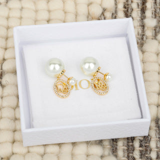 Dior Éclat Pearl Medallion Earrings