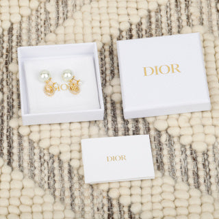 Dior Éclat Pearl Medallion Earrings