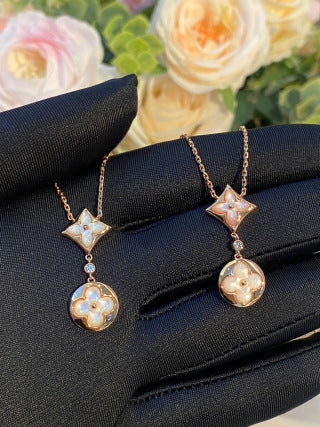 Louis Vuitton Blossom Star Pearl Pendant Necklace
