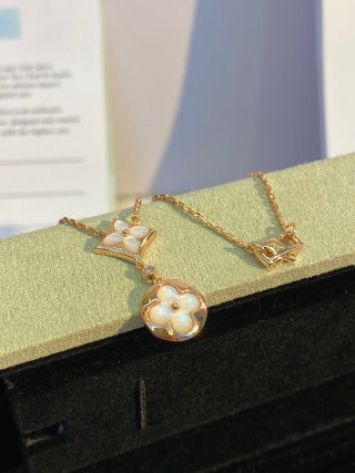 Louis Vuitton Blossom Star Pearl Pendant Necklace