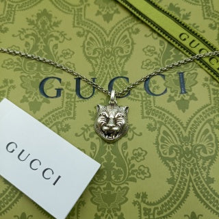 Gucci Interlocking G Lion Head Pendant Necklace