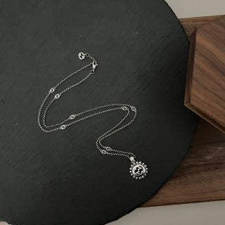 Gucci GG Floral Medallion Silver Pendant Chain Necklace