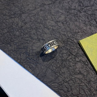 Gucci Interlocking G Engraved Textured Band Ring
