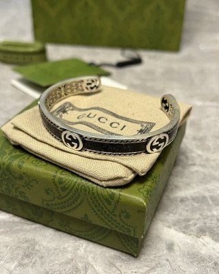 Gucci Interlocking G Black Enamel Chain Bracelet