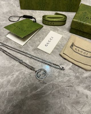 Gucci Interlocking G Round Charm Chain Necklace