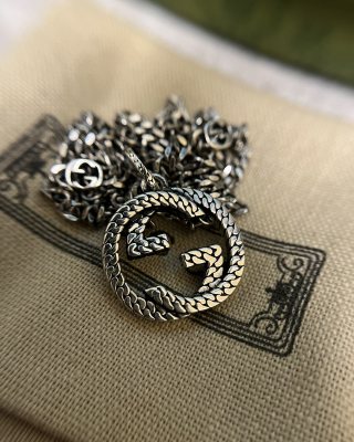 Gucci Interlocking G Round Charm Chain Necklace