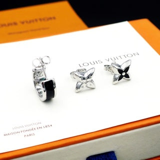 Louis Vuitton Blossom Noir Flower Stud Earrings