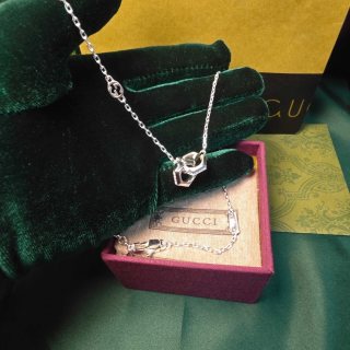 Gucci Minimal Interlocking G Pendant Fine Chain Necklace