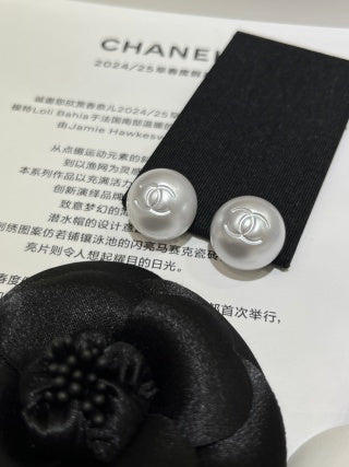 Chanel Pearl CC Stud Earrings – Elegant Luxury Fashion Jewelry