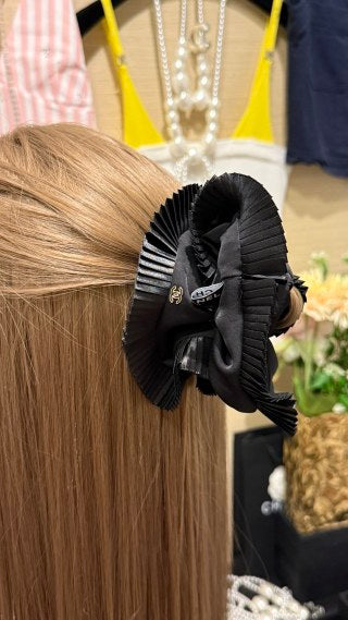 Chanel Black Pleated Bow Hair Clip – Elegant Luxury Fashion Accessory