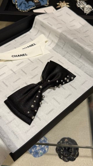 Chanel Pearl Velvet Bow Hair Clip – Elegant Luxury Fashion Accessory