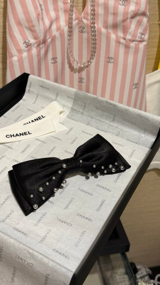 Chanel Pearl Velvet Bow Hair Clip – Elegant Luxury Fashion Accessory